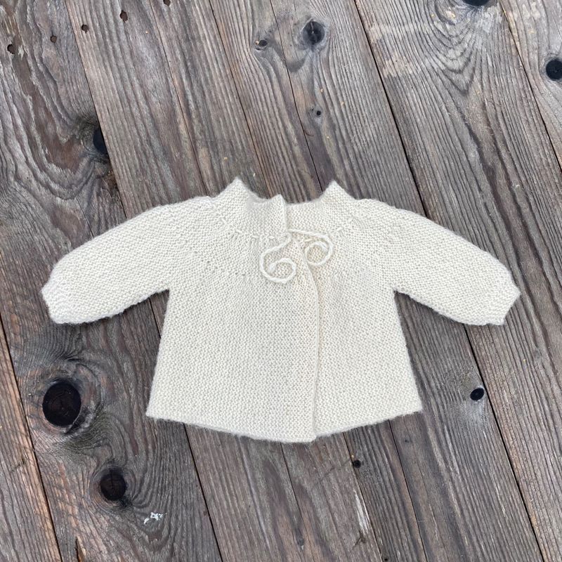 Strikkepakke - Nostalgisk babyjakke