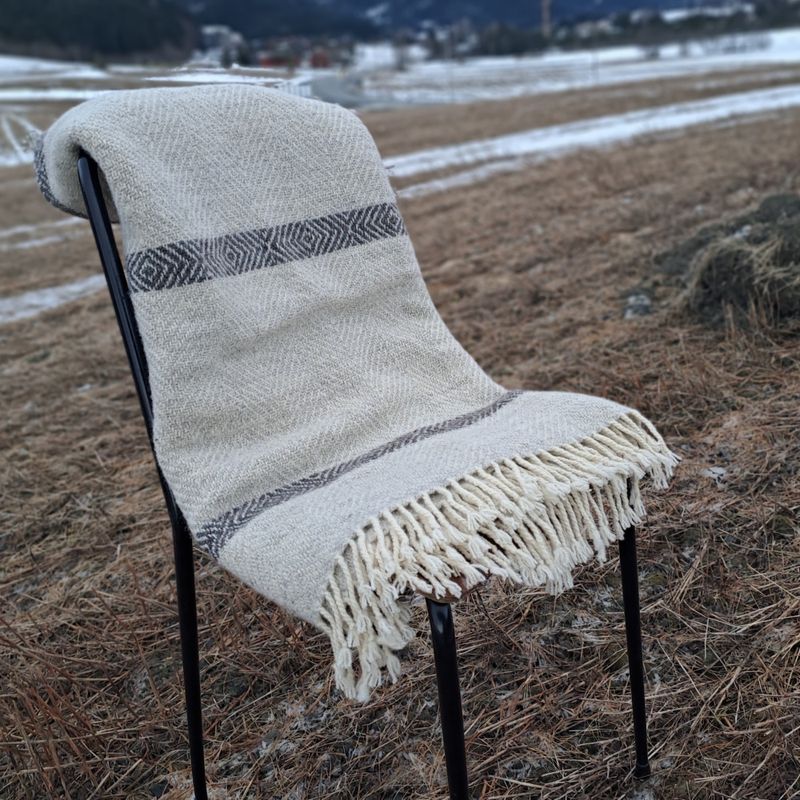 Vevd sofateppe mellomtykt med knytte frynser