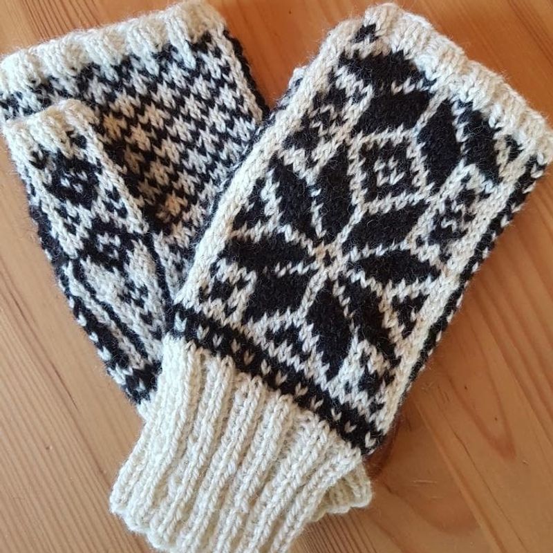 Strikkepakke - Pulsvanter med sjennros