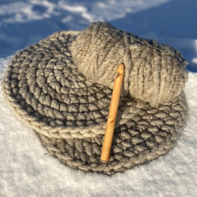 Håndlaget heklenål 18 mm til ryegarn